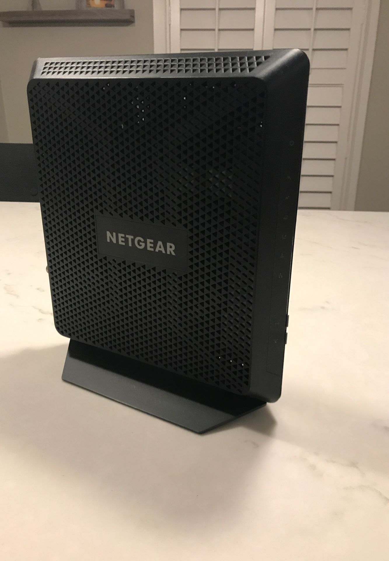 NETGEAR AC1900 wifi cable router..1 yr used, perfect shape