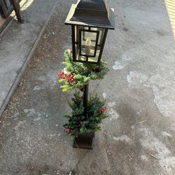 2 LED Potted Pre-Lit Lantern Tree 4’