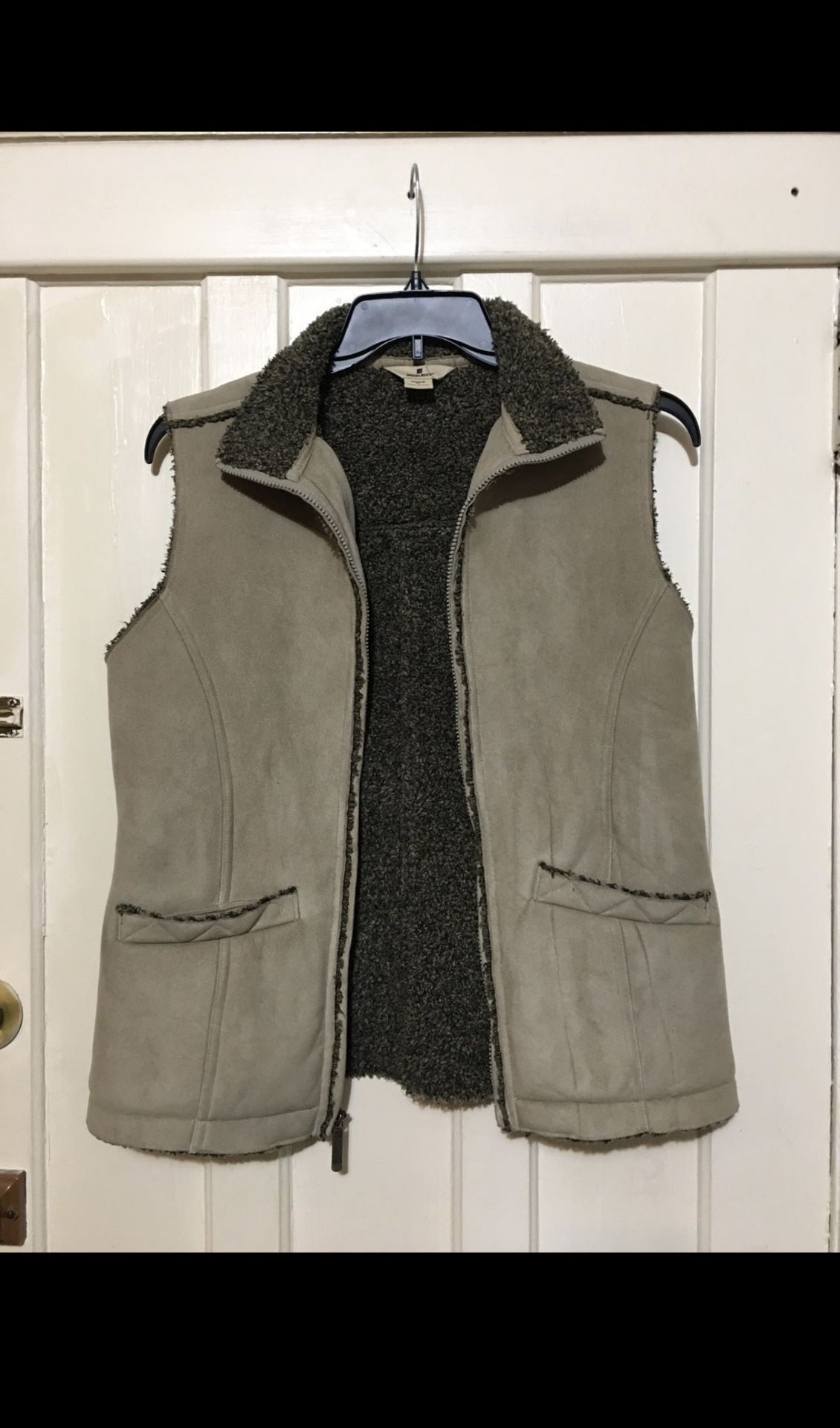 Woolrich Women’s Vest Size M Faux Suede Sherpa Lined Zip Front Pockets