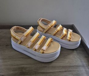 Nike Icon Classic Sandals