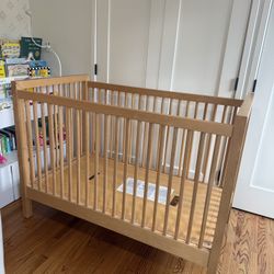 Crate & Barrel Andersen II Crib in Maple