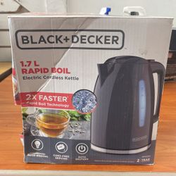 Black + Decker 1.7 L Rapid Boil Electric Cordless Kettle
