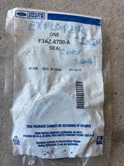 NEW - Ford F3AZ-6700-A Crankshaft Seal Assembly