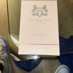 1743 DELINA Perfume