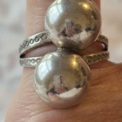 Vtg.Navajo Sterling Silver Double Balls Native Designs Ring- Sz6.25