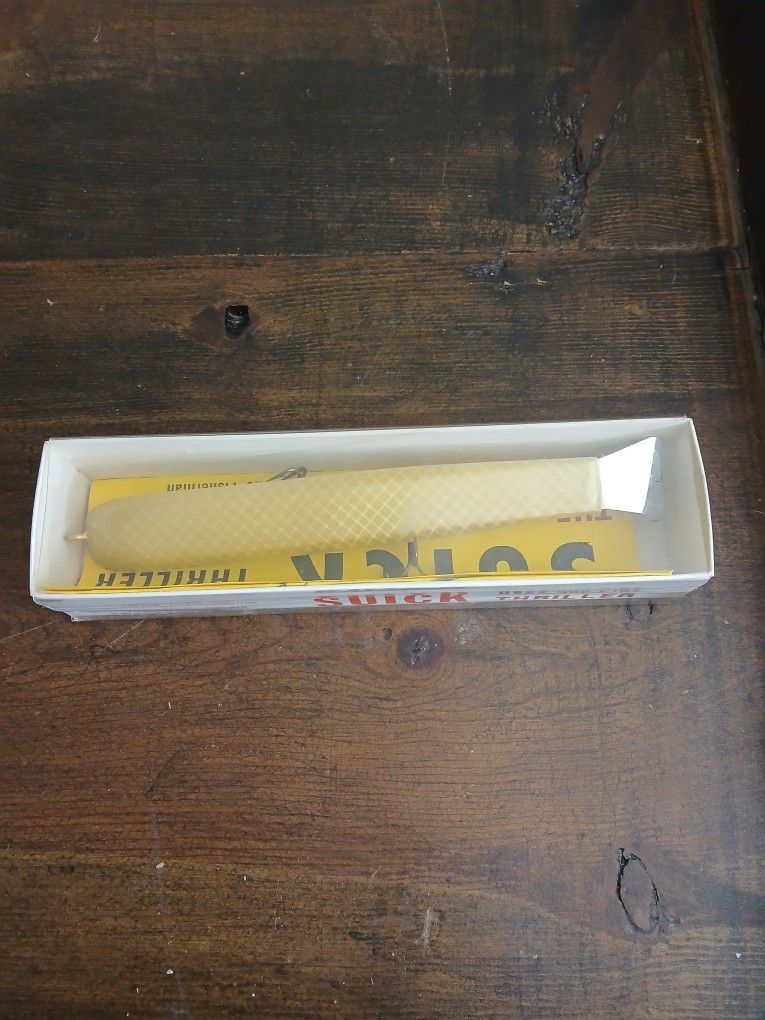 Nos Suick Bass & Pike Thriller, Fishing Lure in box Yellow And White 7”