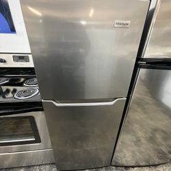 Frigidaire Apartment Size Refrigerator 24 WIDE 