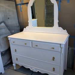 4 Drawer Dresser w Mirror H35 L48 D21