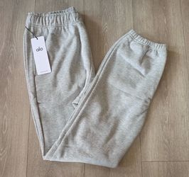 Brand New Alo Yoga Accolade Sweatpant – Grey