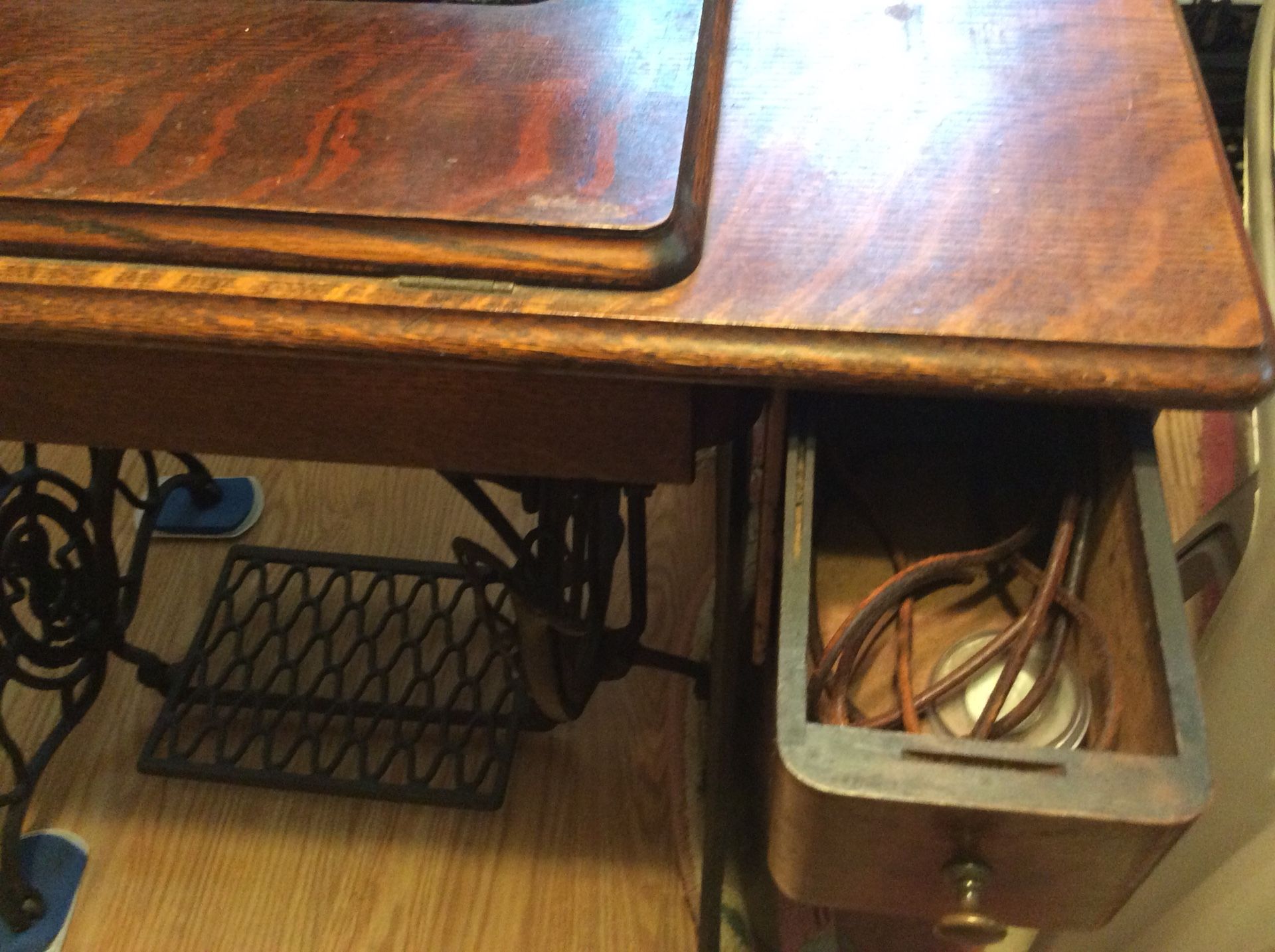 Antique Singer Pedal Sewing Machine for Sale in Greensboro, NC OfferUp