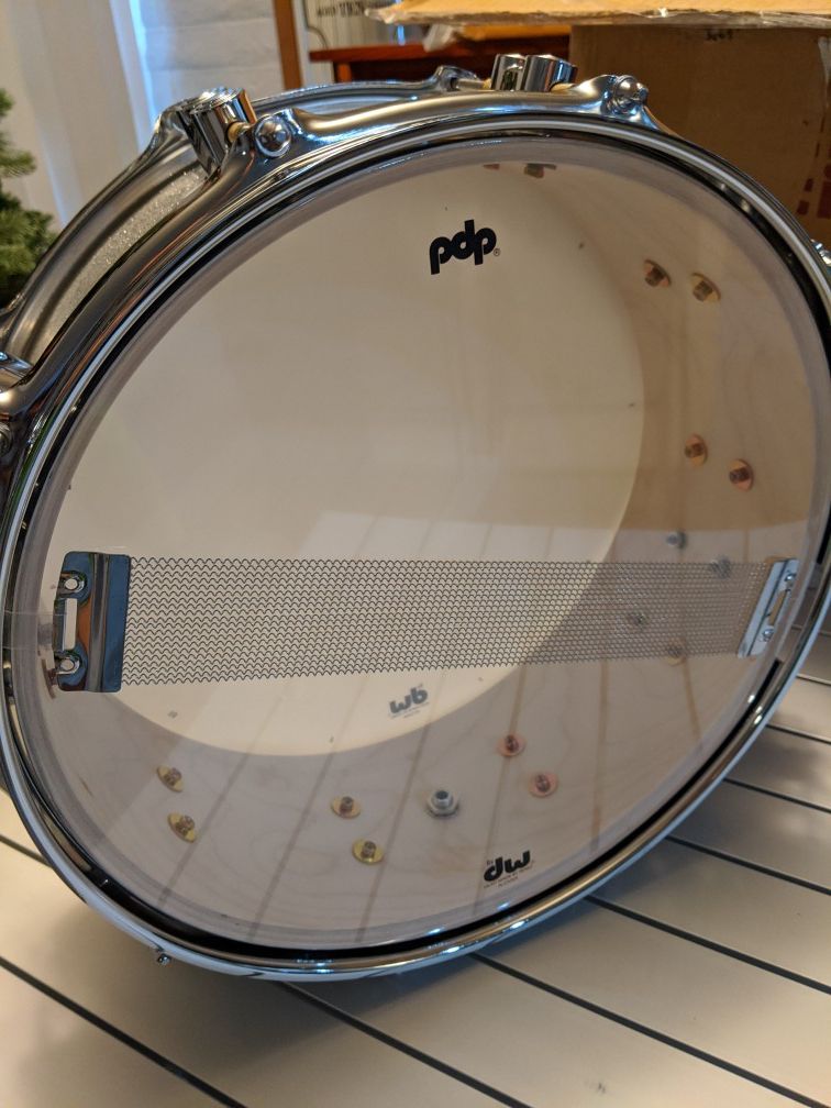 5.5x14 Snare Drum - DW PDP CONCEPT MAPLE - SILVER TO BLACK SPARKLE FADE - CHROME HW