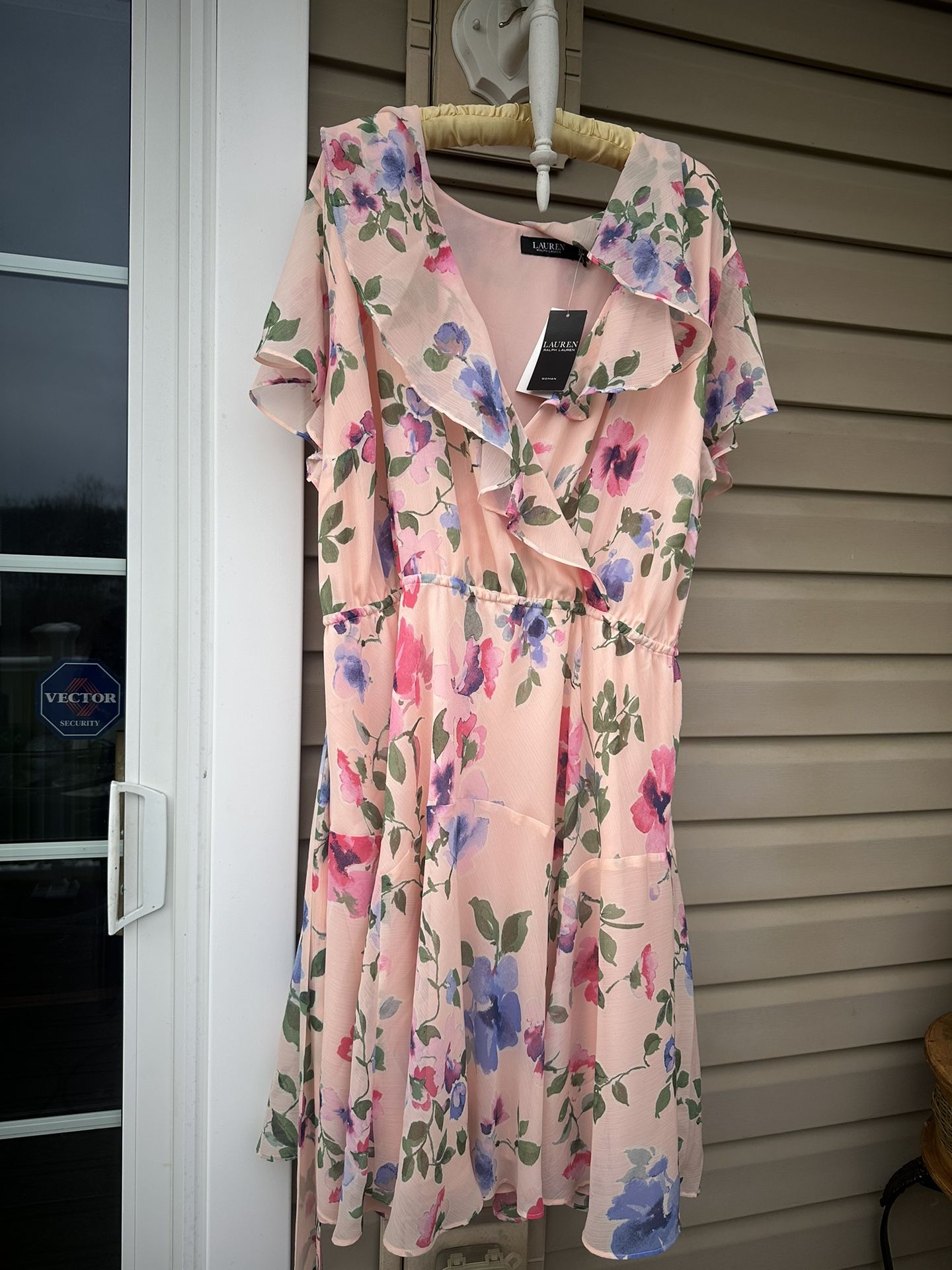 Lovely  pale pink, multi-color, floral Plus-size 2X/ 20W Ralph Lauren Dress. NWT!