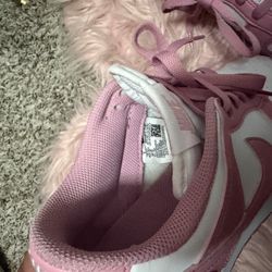 Women Pink Nike Shoes Size (9)