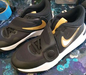 Nikes Brand new $35  ( size 7 youth )