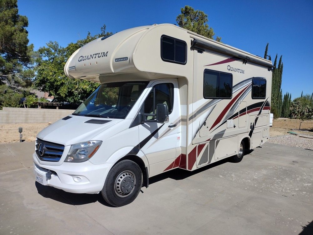 2019 Thor Quantum Motorhome KM24 Mercedes Benz Diesel for Sale in Llano