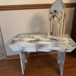 Distressed White Cut Nail Bench