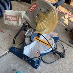 RYOBI Saw