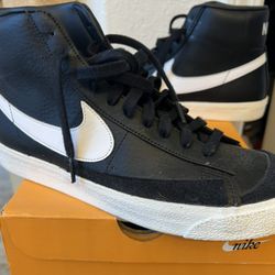 Nike blazer 77 mid vintage size 10 brand new in OG Box never been worn