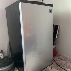Mini fridge