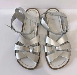 Women’s Silver Salt Water Sandals Size 9. Excellent condition, located in Murray cash/Venmo