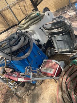 3 comercial Vacuums 1 carpet cleaner .all