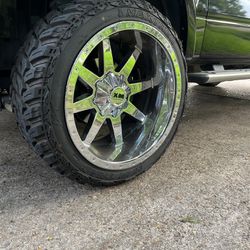 22x12 33” Tires & Wheels 