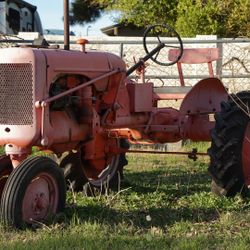 Vintage 1940s Allis Chalmers Model B tractor
