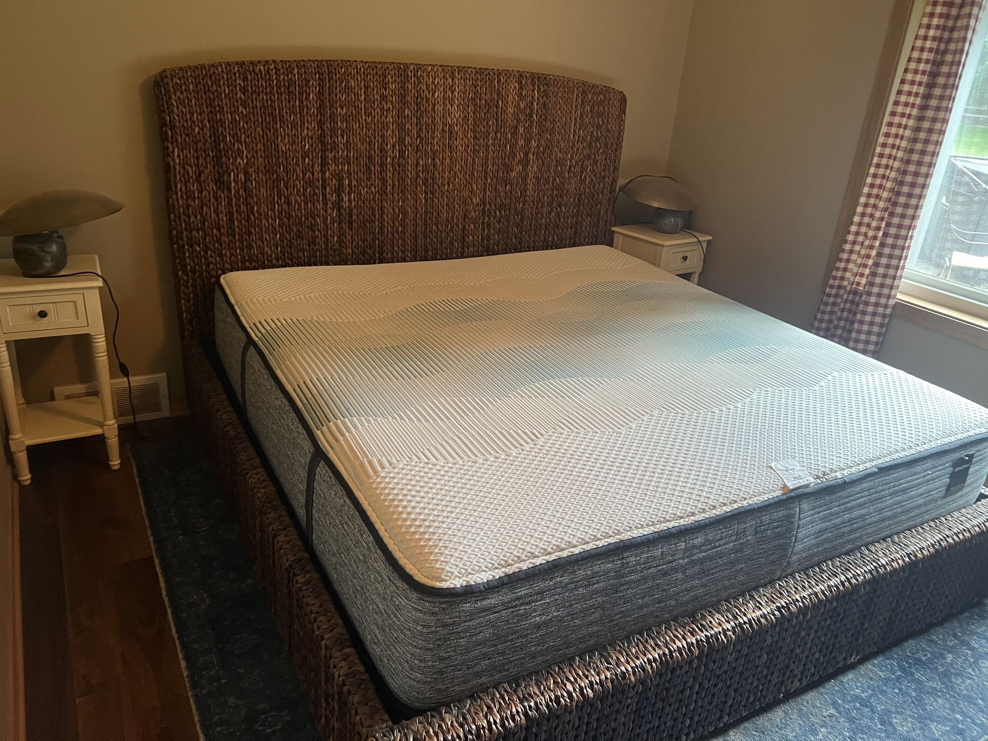 Low Profile King Size Dark Wicker Bed Frame Bundle   Great Quality! 🛏️