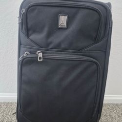 Travelpro FlightCrew5 22" Expandable Rollaboard