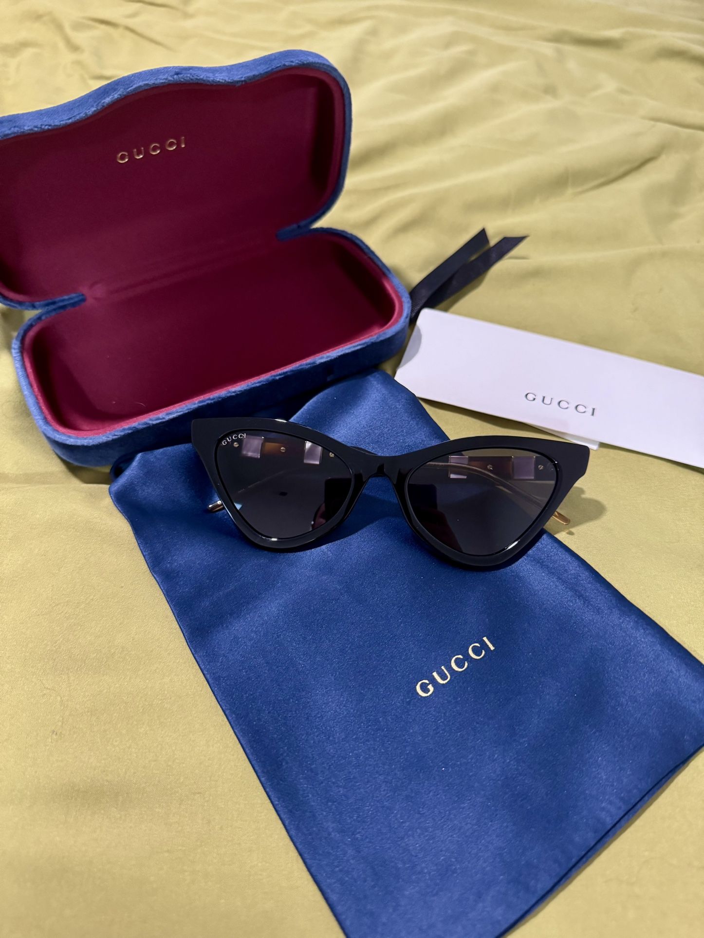 Gucci Cat Eye Sunglasses with Case & Drawstring Pouch display picture 1