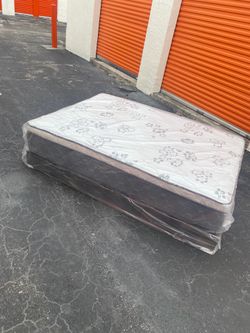 Queen mattress pillow top set with box spring (2pc - new)