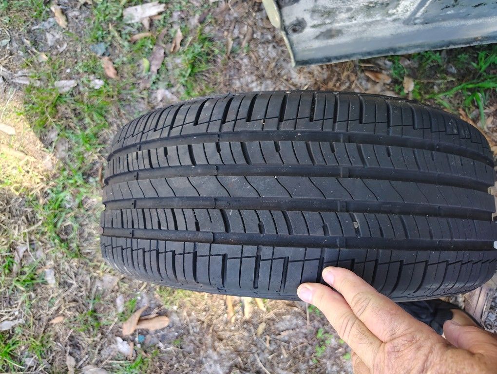 Like New Tire 215-55-16