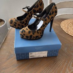 Vera Wang Leopard Shoes Size 6 1/2