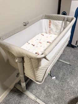 Baby bassinet/ bedside sleeper
