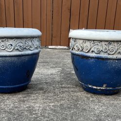 🪴 Two Matching Planter Pots 🪴 