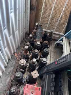 Hydraulic bolt jack