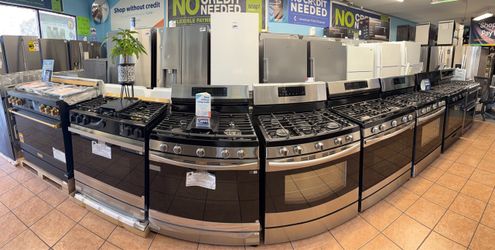 Gas Ranges on Sale starting at $500 (new and used)
