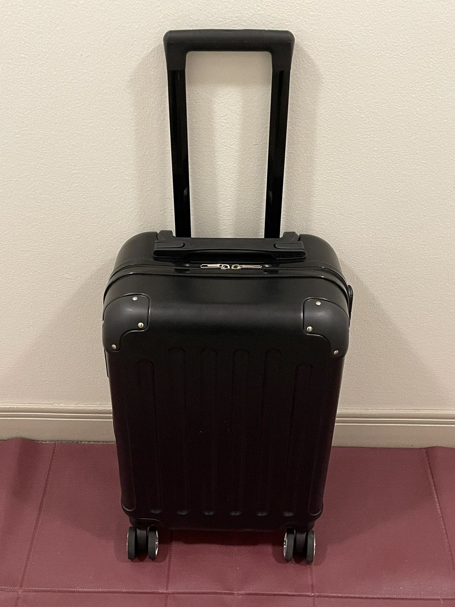 22" 4-Wheel, Black, Lightweight Hardside Carry-on LUGGAGE - posted price is firm.