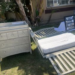 Crib And Changing Table/dresser