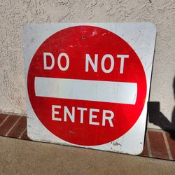 Do Not Enter Metal Sign
