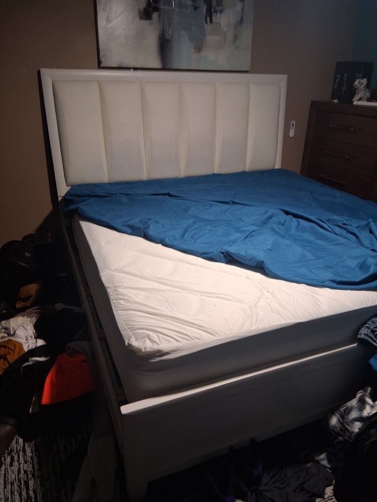 King Bed With New Mattress