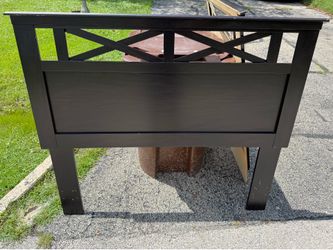 Matching Queen Headboard & Dresser Mirror…FREE