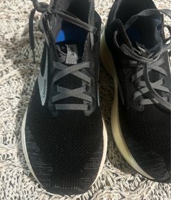 Brooks Levitate 4 Black Running Shoes Women Size 8.5