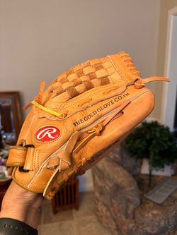 Rawlings Baseball Glove The Gold Glove Co. Full Grain Leather Shell. Basket Web. The Mark of a Pro. The Finest in the Field. RBG36, 12 1/2”