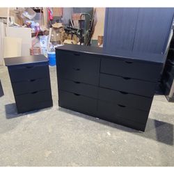 8 drawers dresser and nightstand / Eight drawers dresser and nightstand
