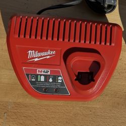 MILWAUKEE  M12 Battery Tool Drill Driver Charger Like New