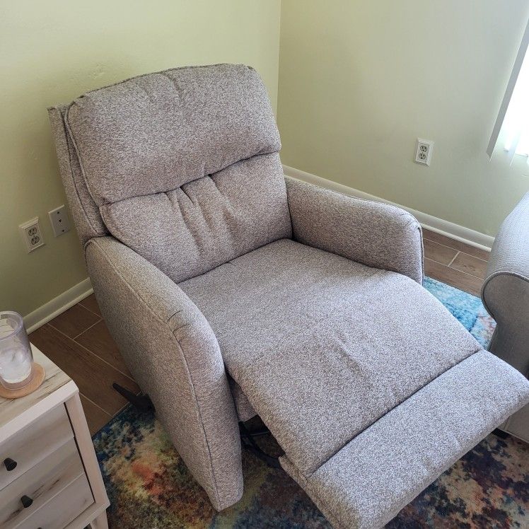 Haverty's Swivel/Rocker/Recliner