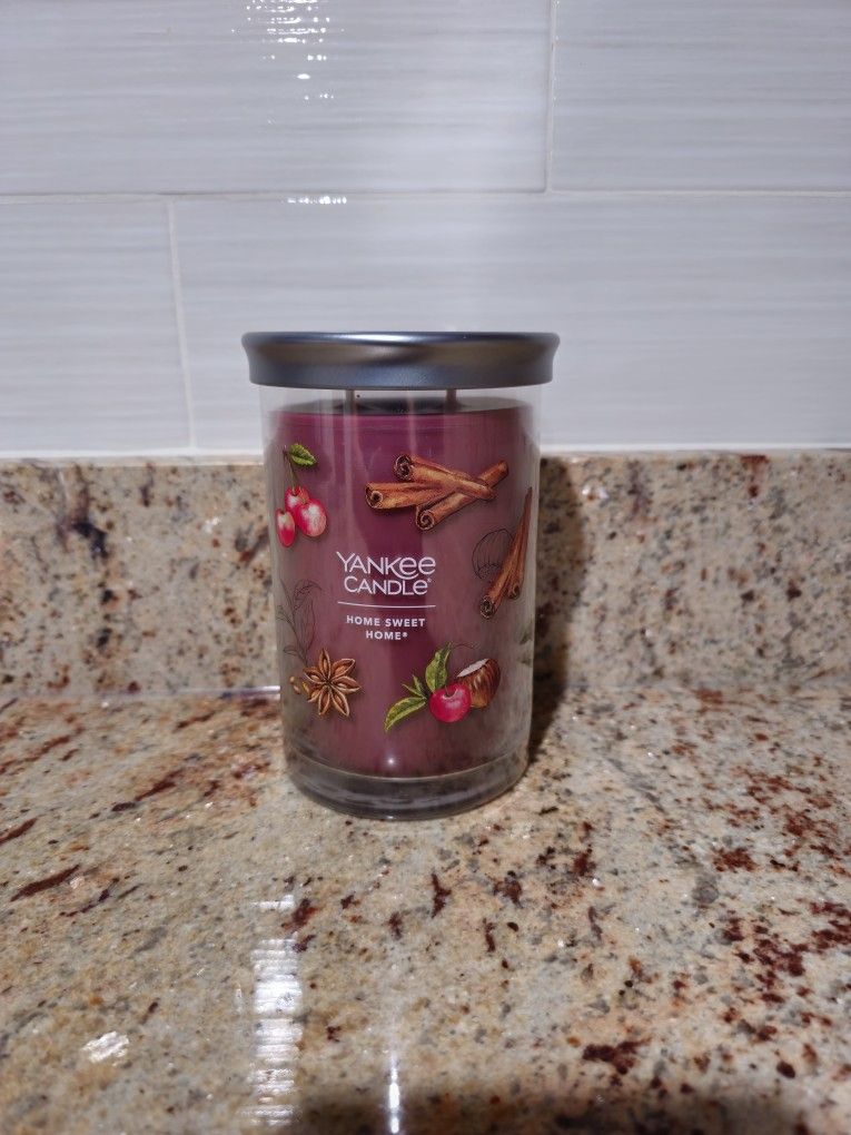 Yankee Candle Home Sweet Home Scented, Signature 20oz Large Tumblerb Over 60 Hours