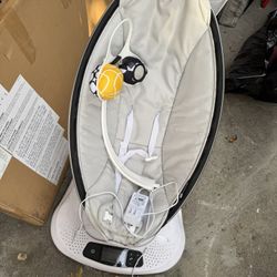Mamaroo 4 Moms Baby Swing