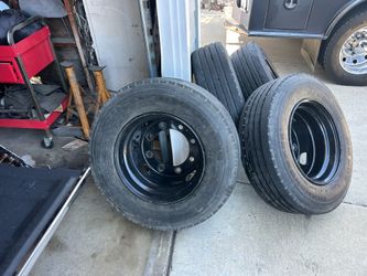 4 Trailer wheels & tires